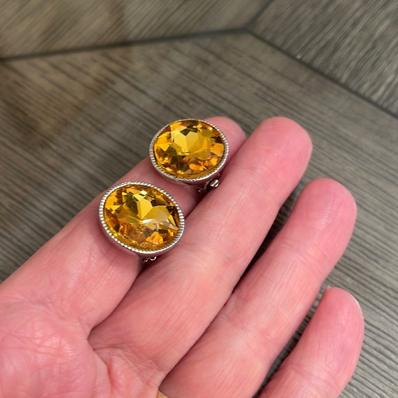Vintage Topaz / Yellow Round Cut Glass Rhinestone Clip Earrings - Picture 6 of 14